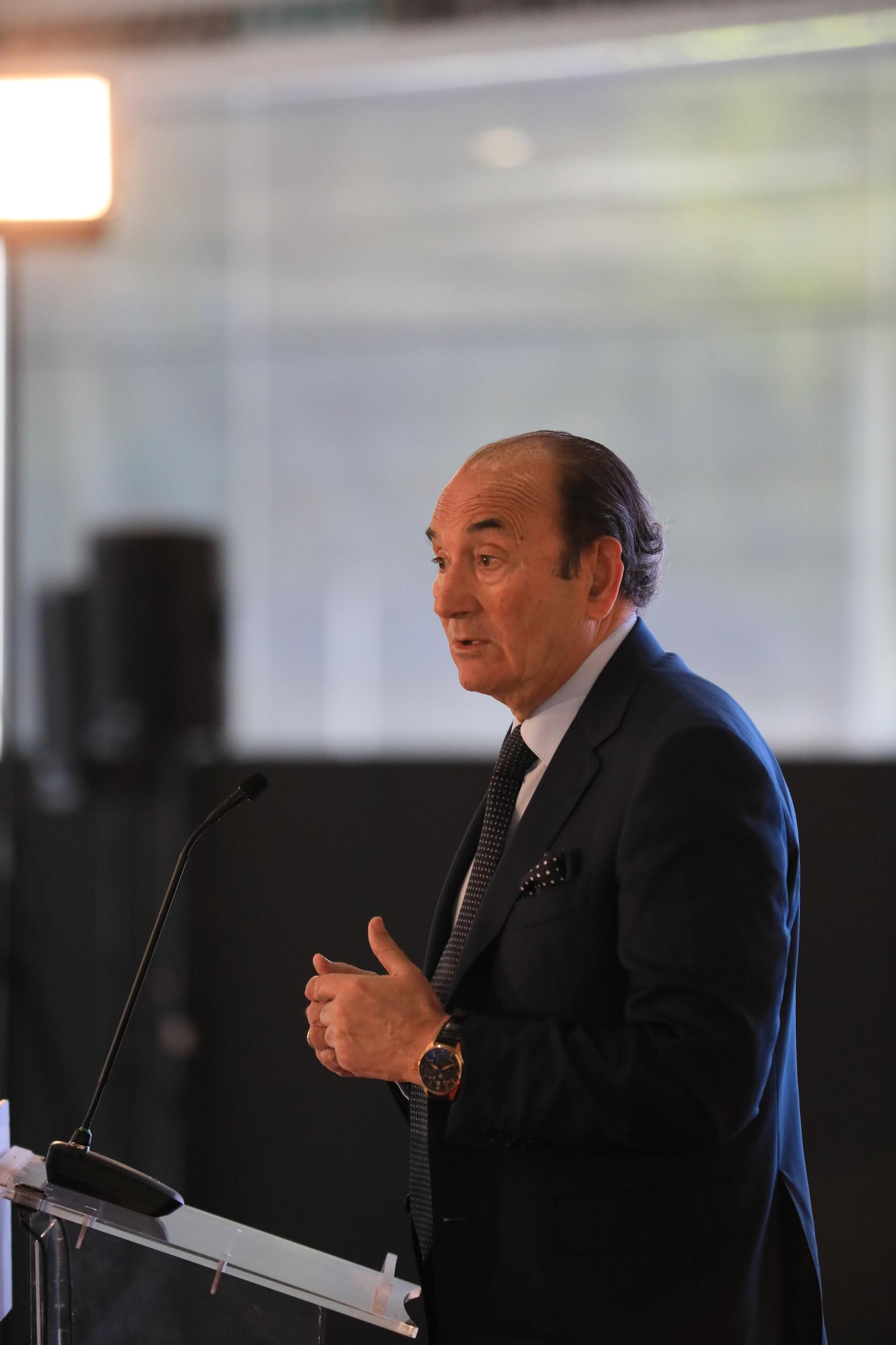 Félix Revuelta respondiendo a las cuestiones del público.