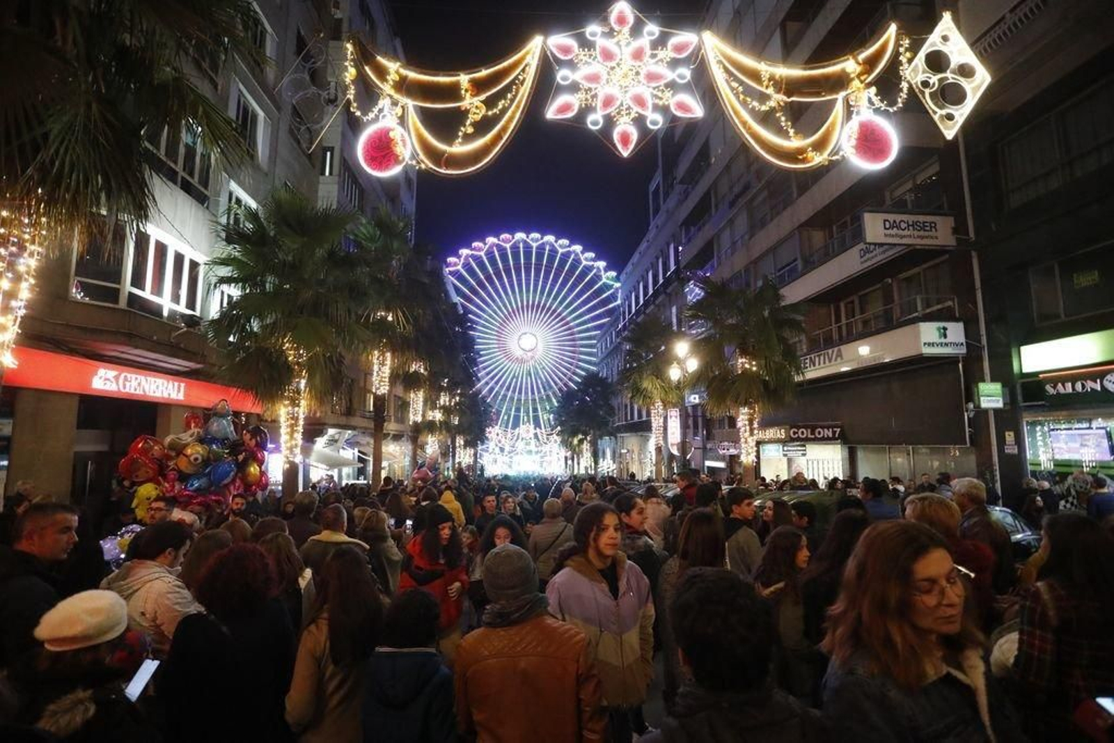 Los turistas invaden Vigo en el Puente152