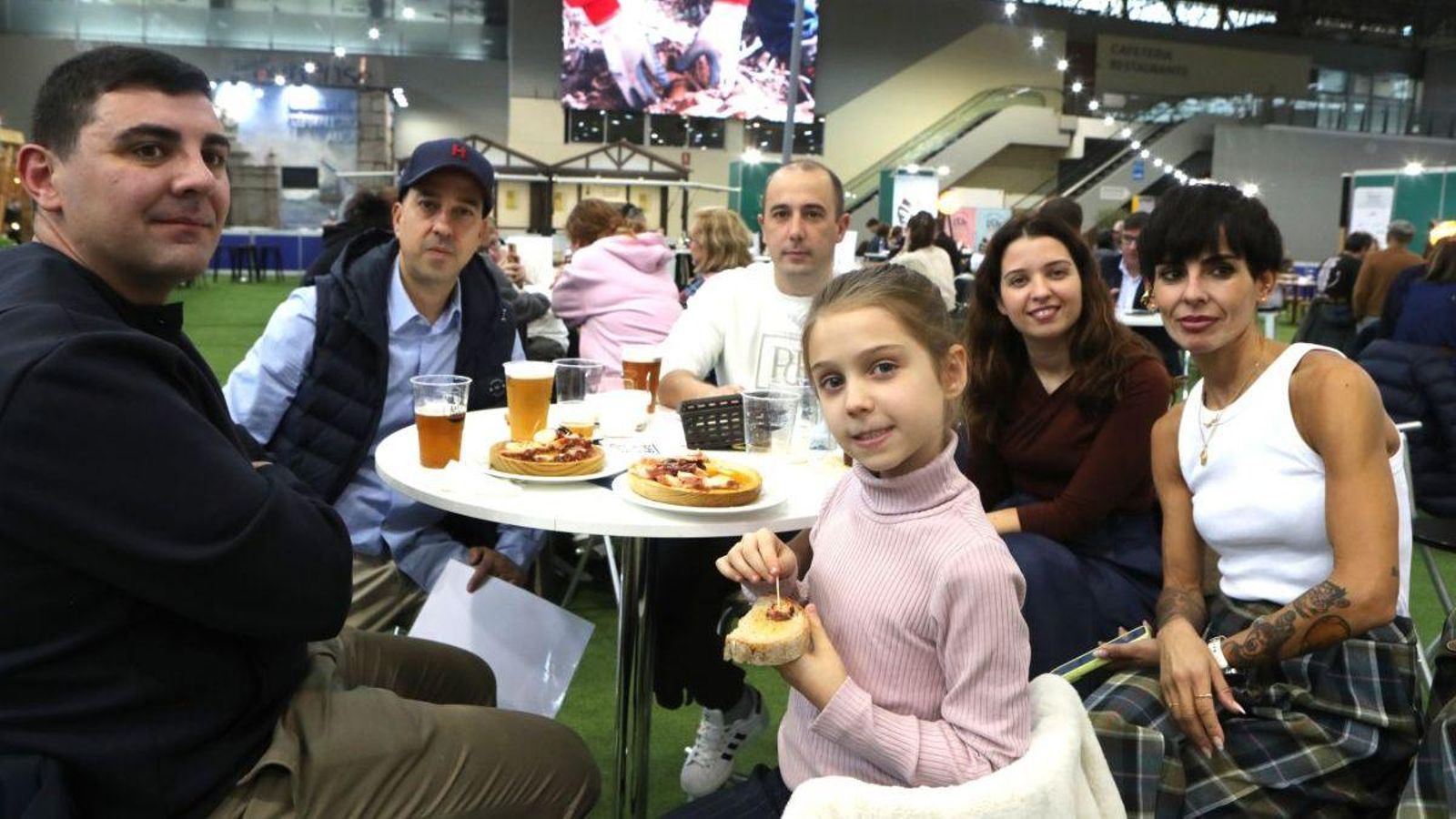 Gerardo, Hilario, Óscar, Alba, Rocío y Leire se decantaron por algo informal.