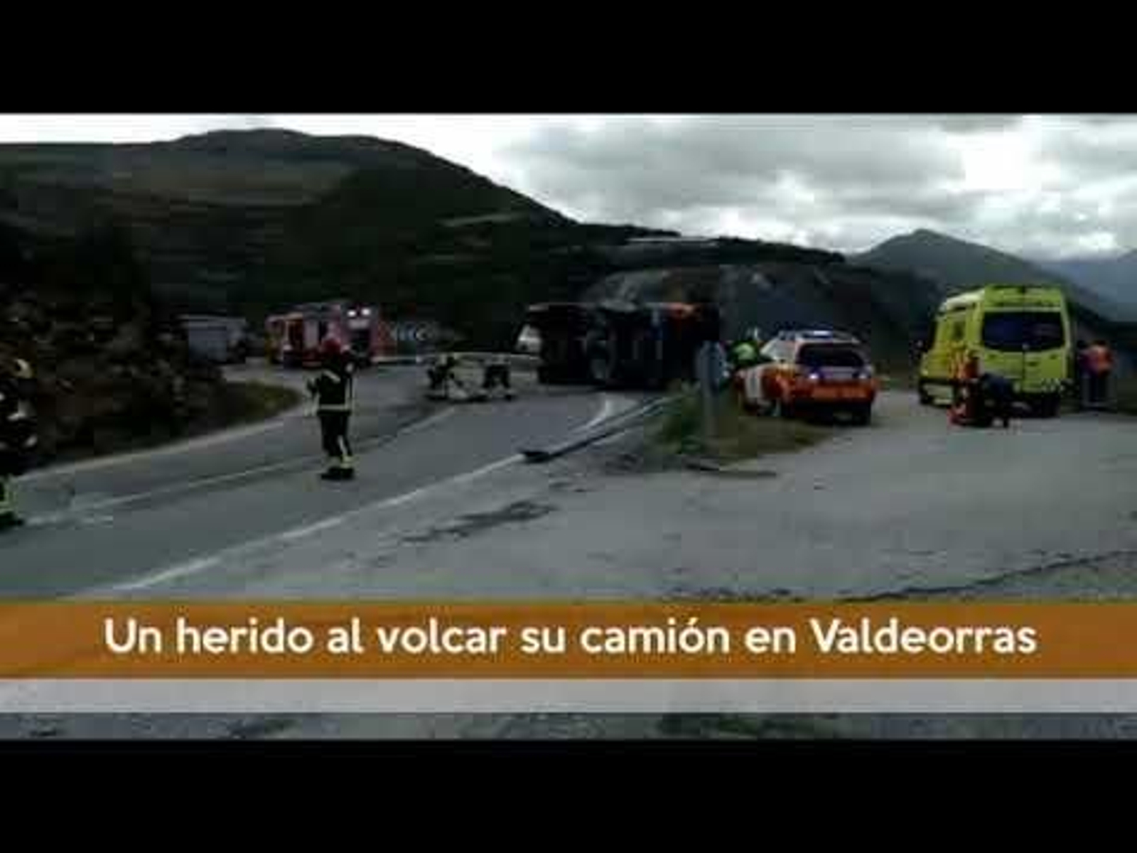 Un herido al volcar su camión en Valdeorras 1 10 19
