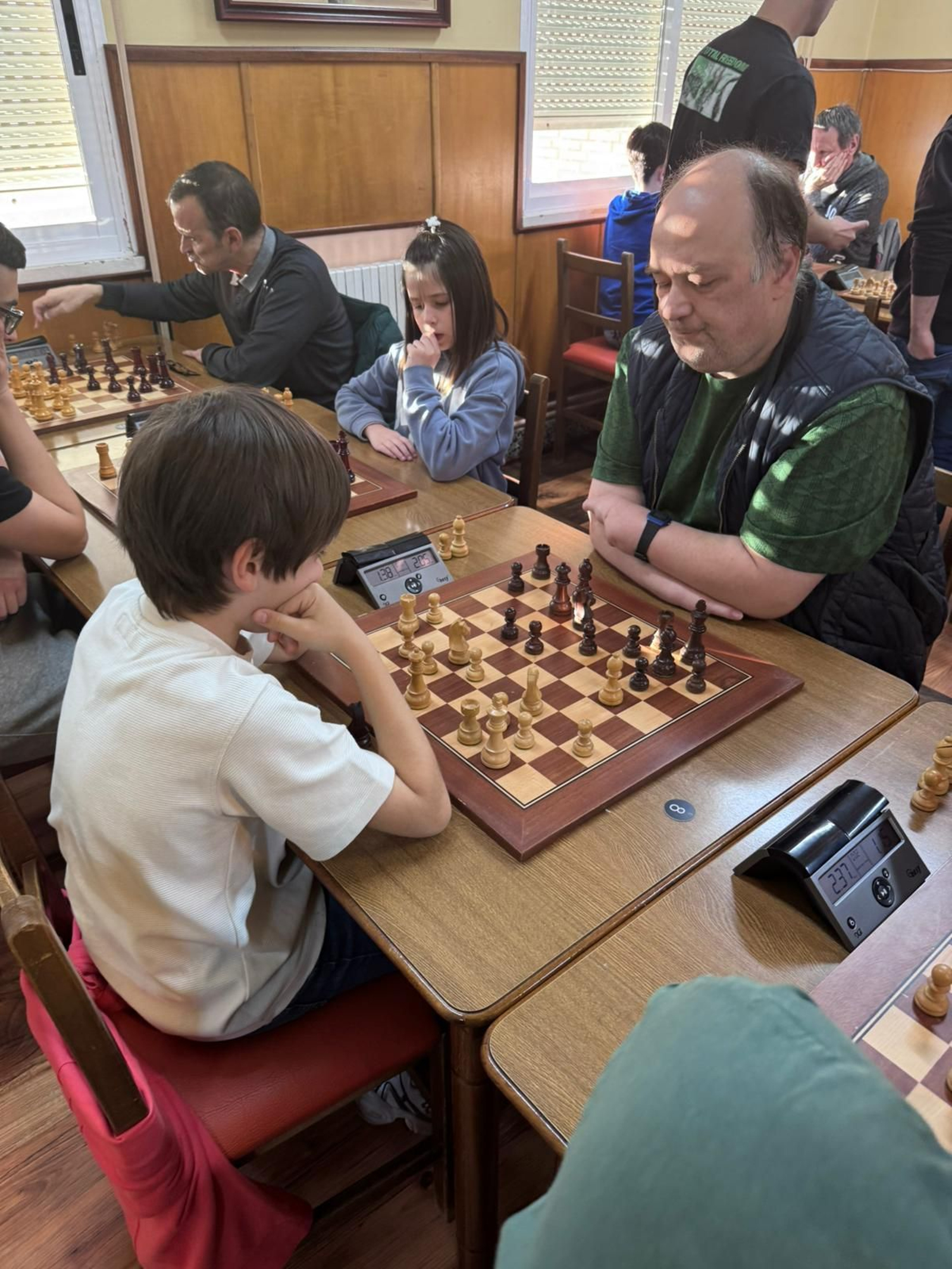 Galería | El ajedrez conquista Barrocás durante la Semana Santa