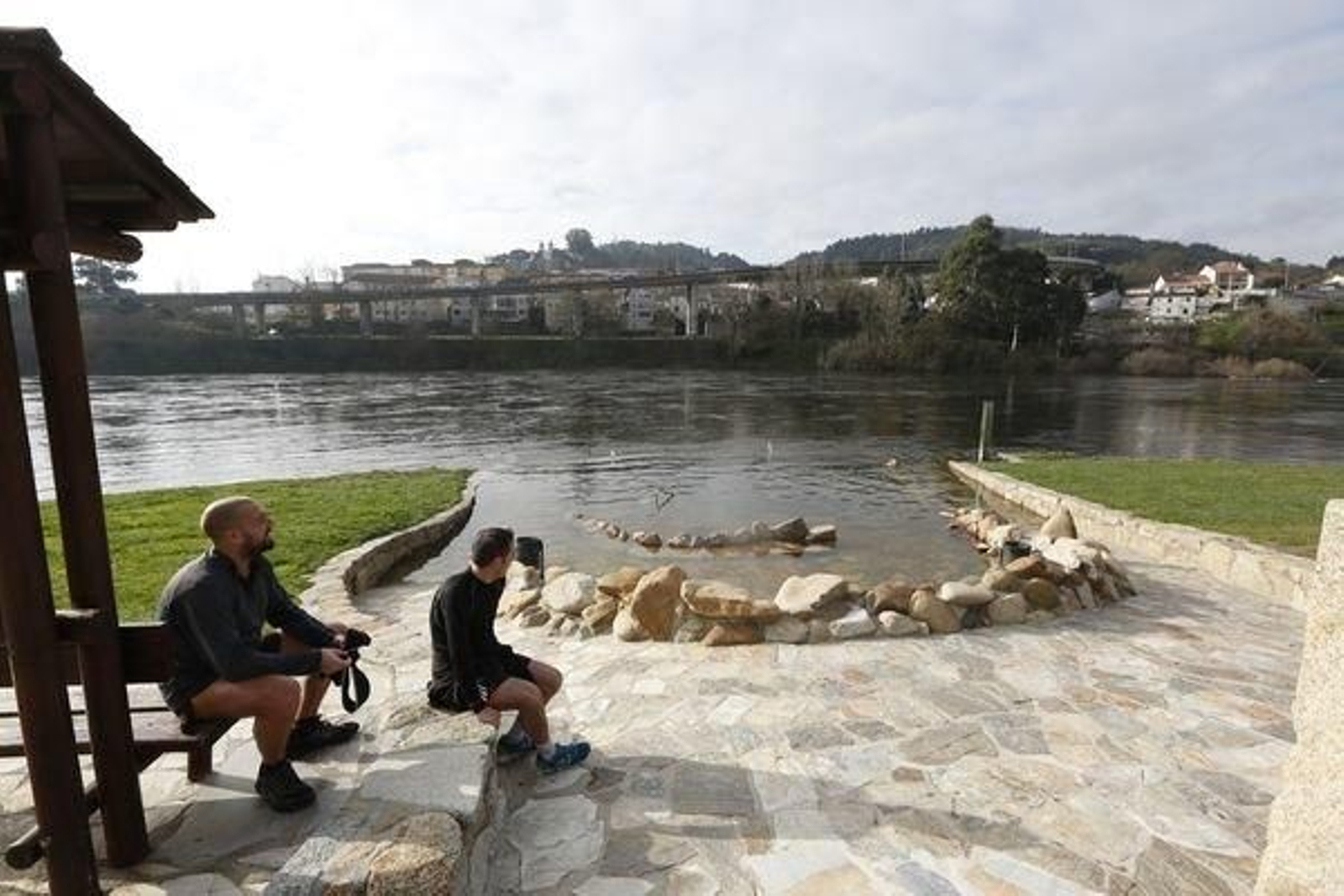 Ourense. 08/01/18. Termas de A Chavasqueira y O Muiño da Veiga inundadas por la crecida del río Miño. En la foto las termas de A Chavasqueira.
Foto: Xesús Fariñas