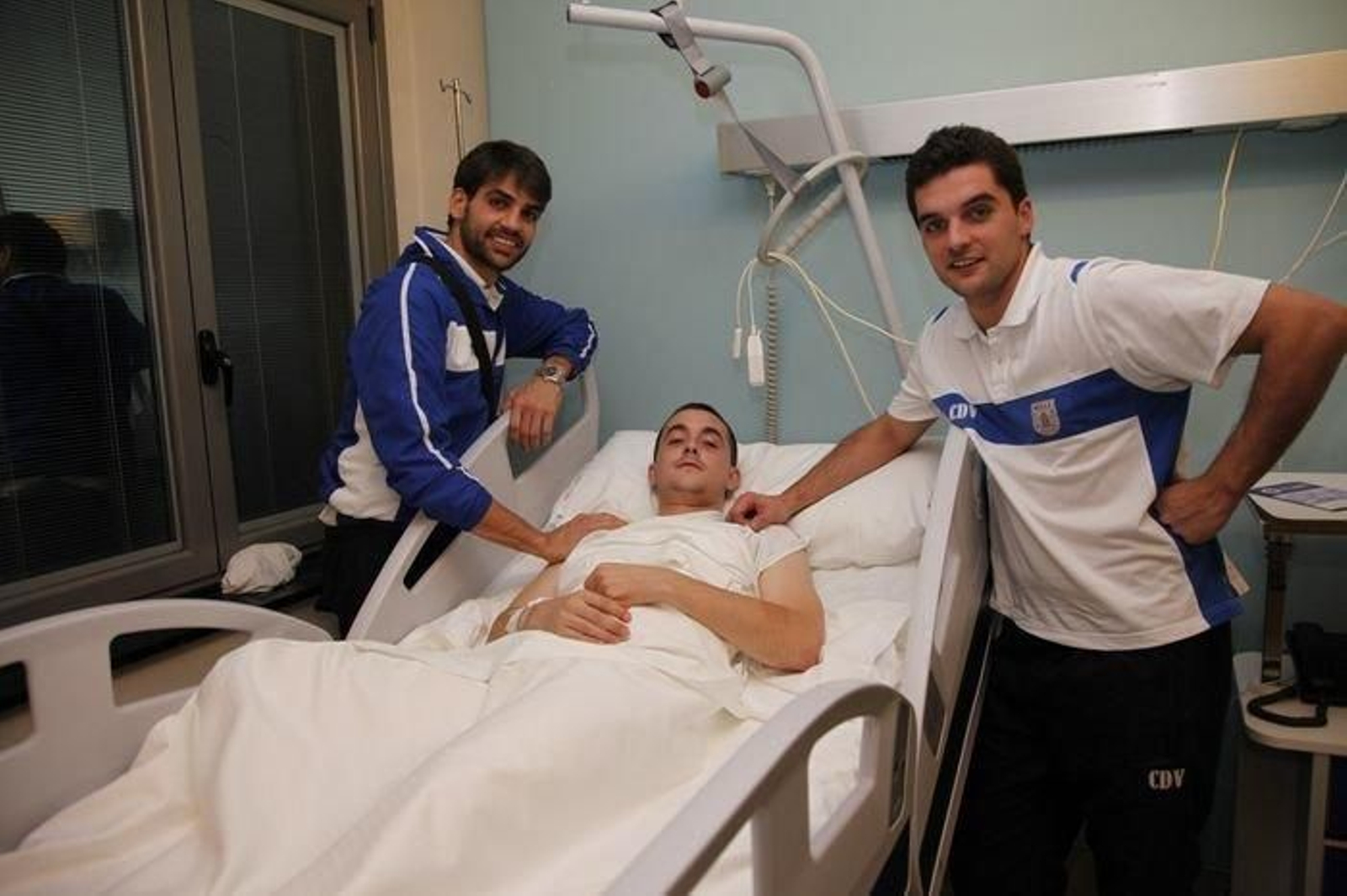 Davizín, del C.D. Velle, acompañado por Iker y Casi.