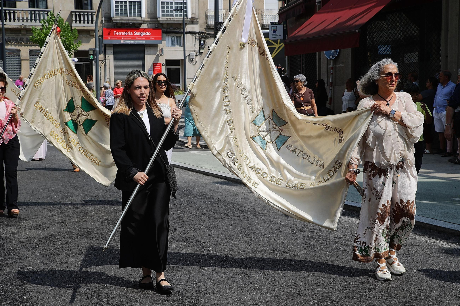 Galería | As Caldas celebra su día con una multitud de fieles