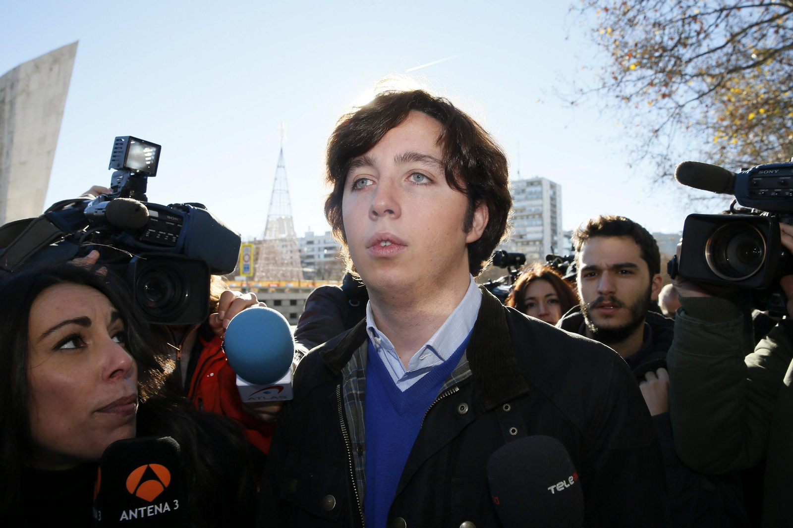 gra014. madrid, 09/01/2015.- francisco nicolás gómez iglesias, conocido como el "pequeño nicolás", a la salida hoy de los juzgados de plaza de castilla, tras negarse a declarar por segunda vez ante el juez de instrucción 2 de madrid, art