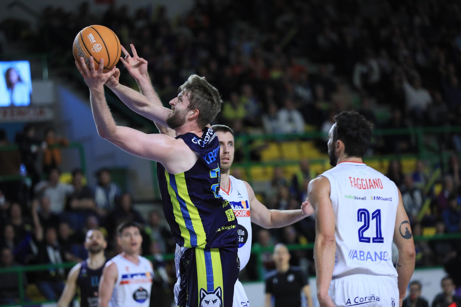 Galería | El Pazo, a reventar para el derbi COB-Obradoiro