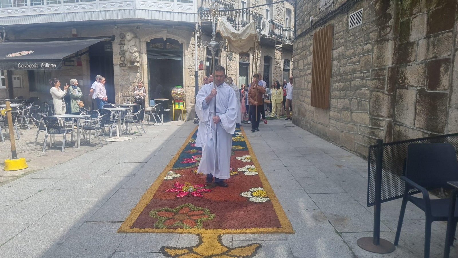 Un instante de la procesión de Trives.