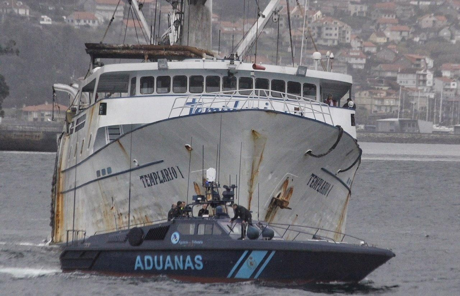 La operación antidroga en el transcurso del remolque del barco.