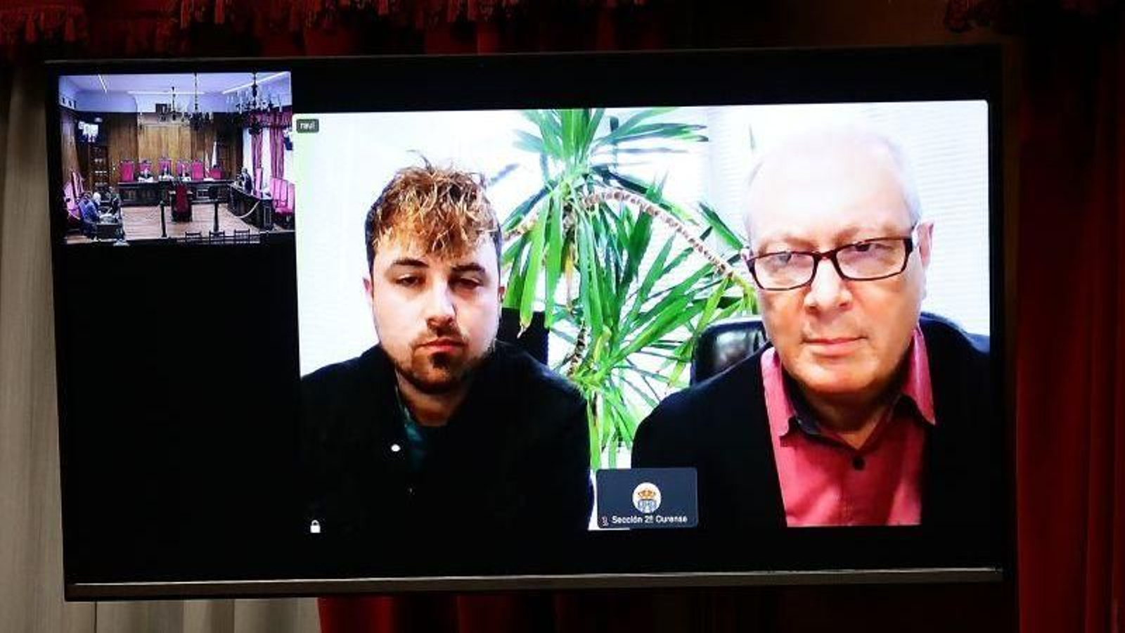 El inculpado junto a su letrado, en el juicio de ayer.