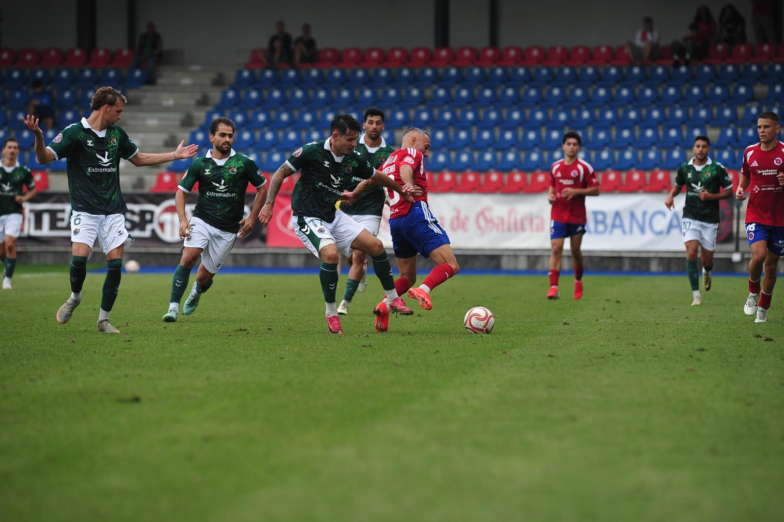Galería | O Couto disfruta del buen tiempo y el empate de la UD Ourense ante el Cacereño