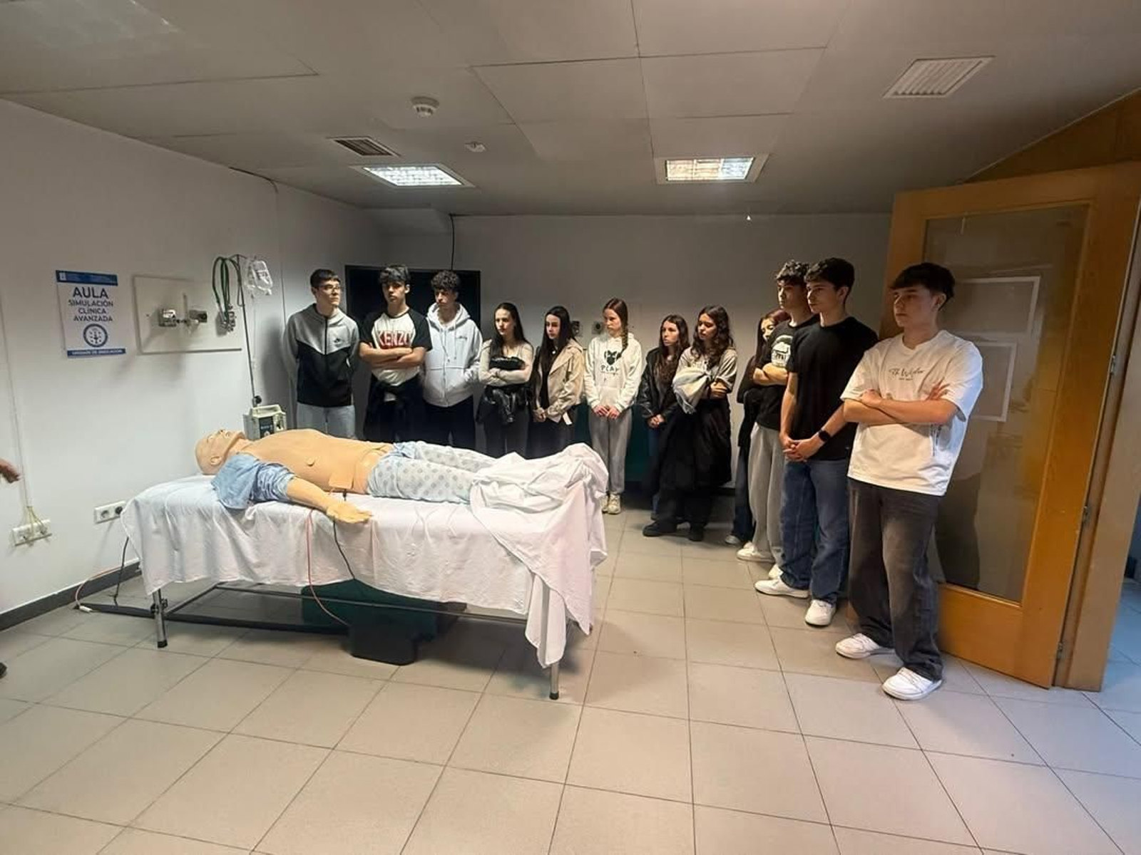 Visita dos alumnos do Luis Vives á Unidade de Simulación do CHUO