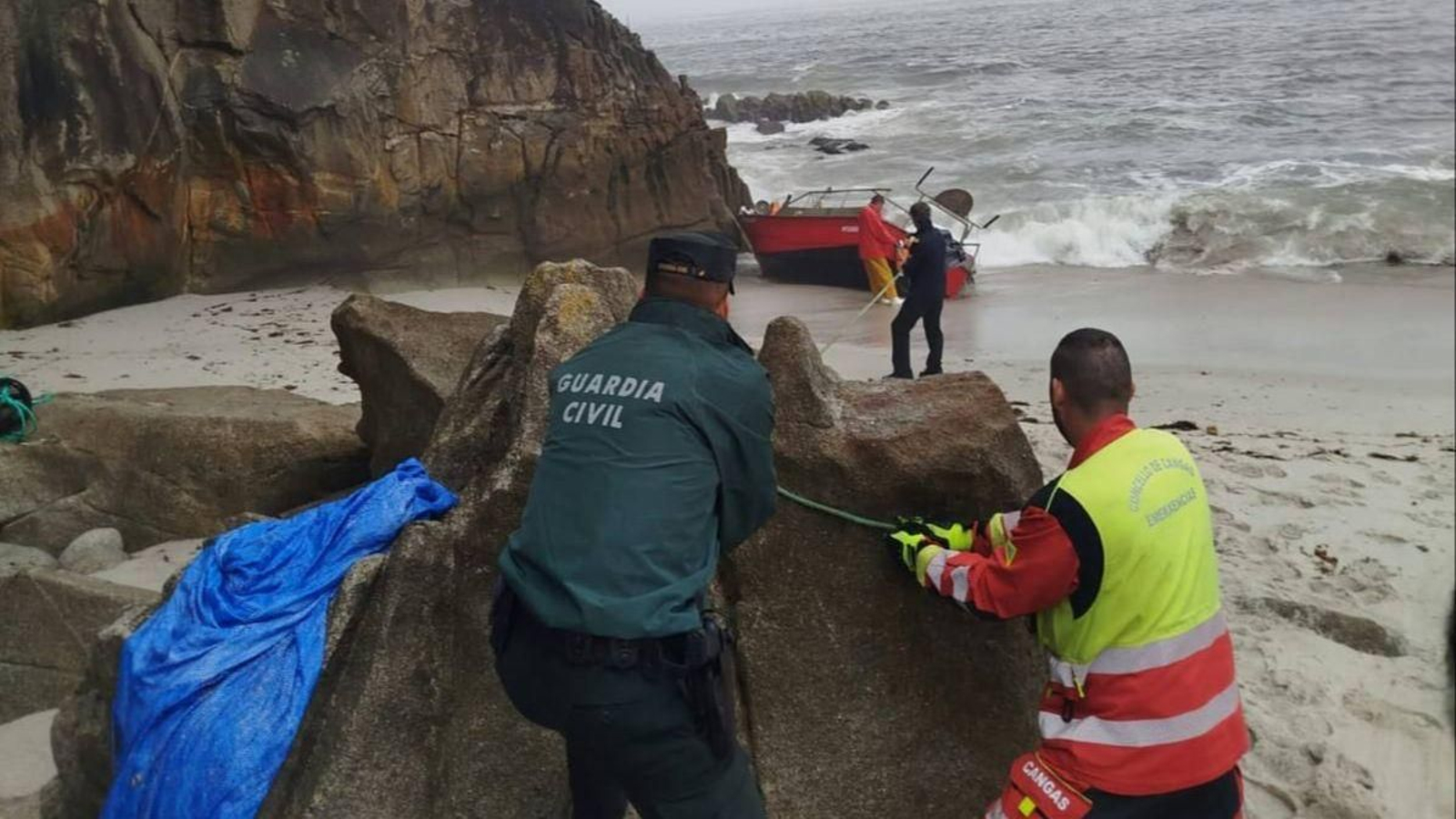 El rescate de la lancha en Punta Couso.
