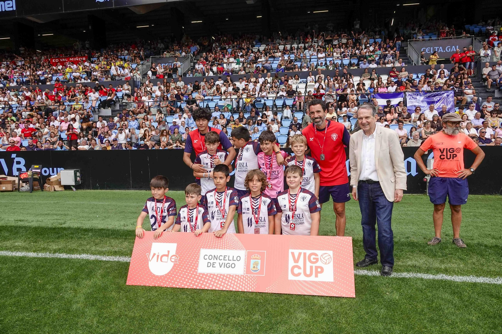 Galería | Balaídos despide la Vigo Cup con el acto de clausura y entrega de medallas