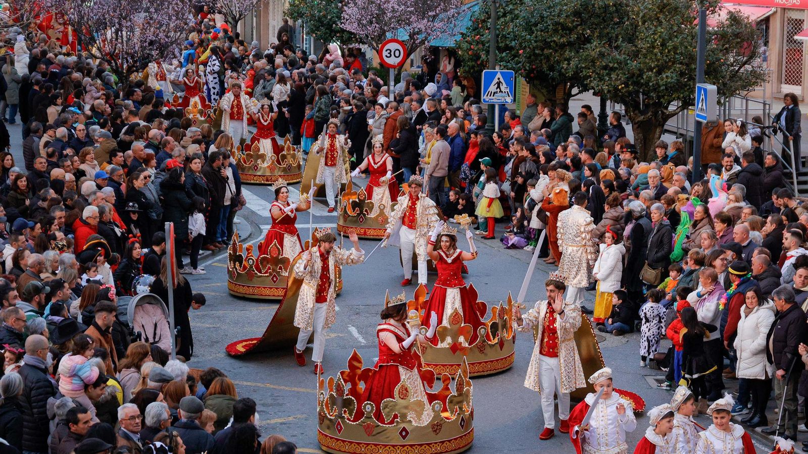 Galería | Desfile de disfraces en el Entroido de Redondela 2025