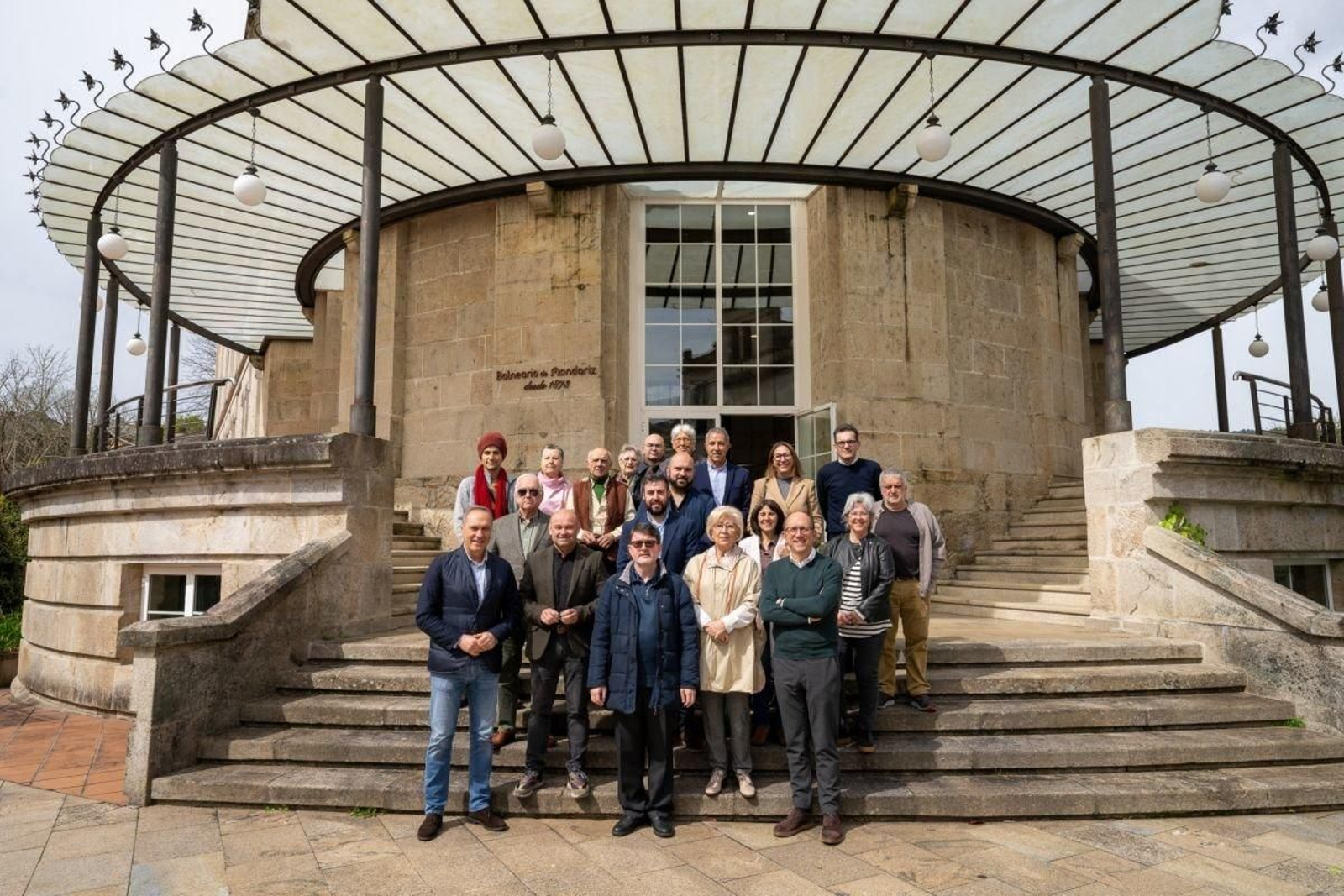 Organizadores y asistentes a la presentación en el Balneario de Mondariz, del ciclo de Música religiosa.