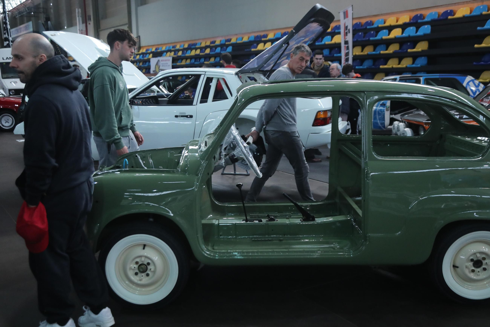 Galería | Más de un centenar de coches en el Salón del Automóvil Clásico