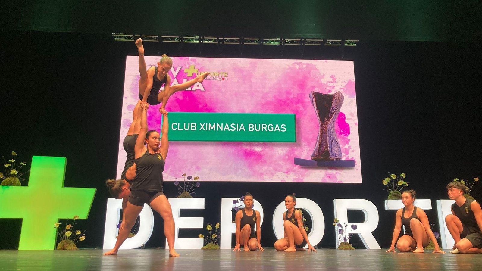 El Club Ximnasia Burgas realizó una exhibición durante la XXIV Gala +Deporte La Región.