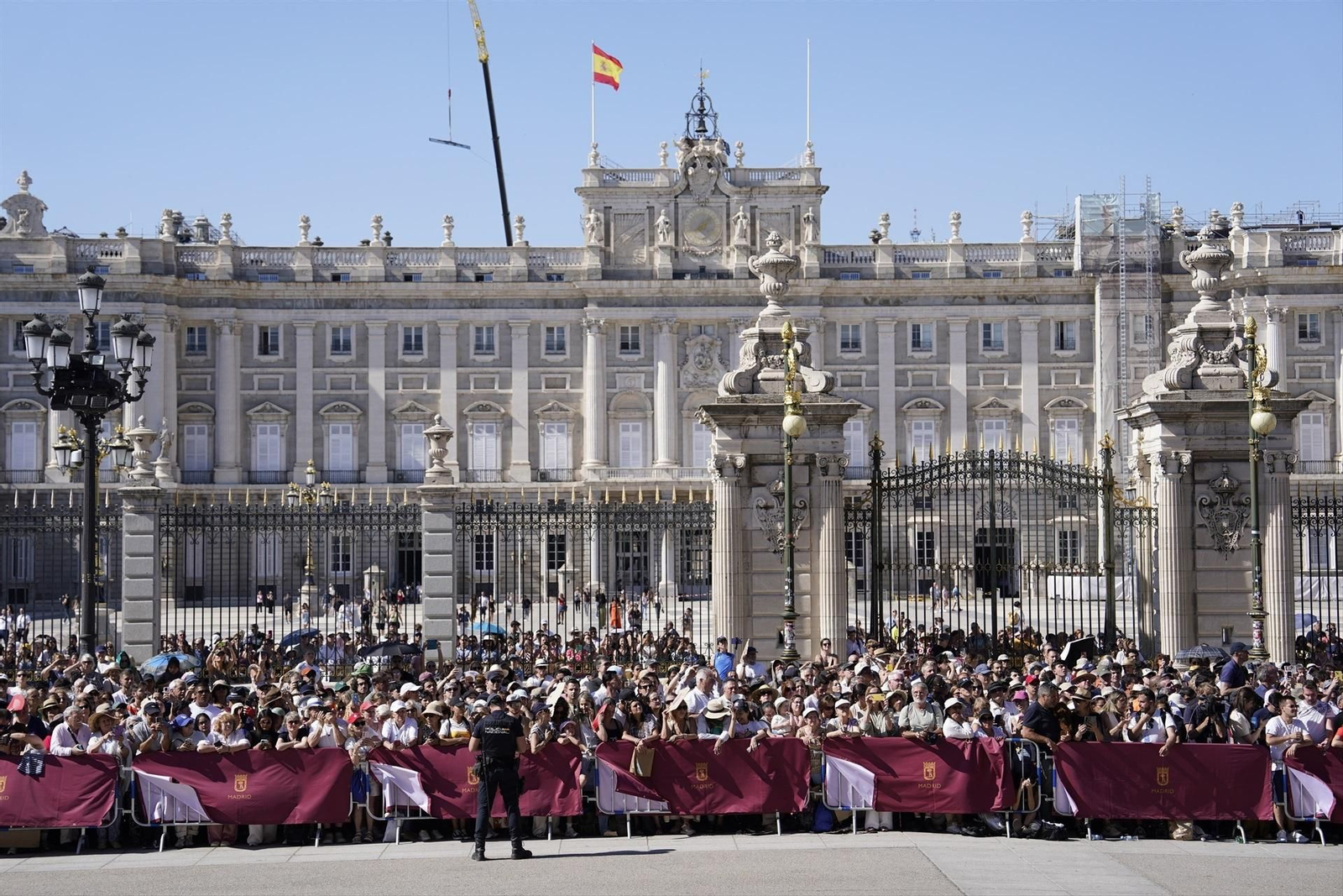 Galería | Las mejores fotos del tercer día de la visita del papa León XIV en Madrid, del Congreso al Bernabéu