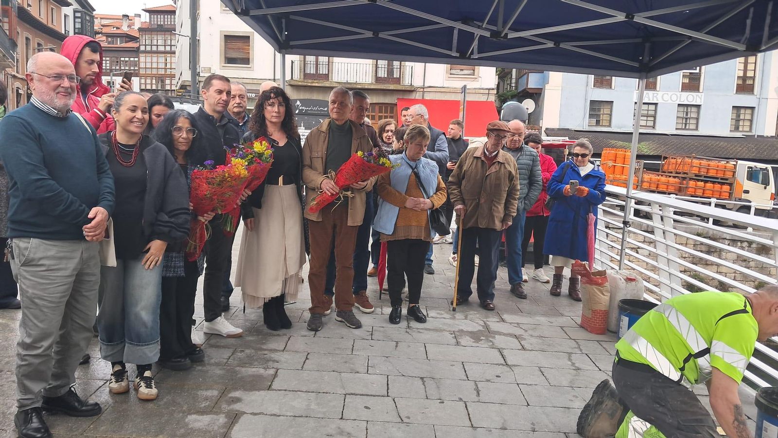 Colocación de las Stolsperteine, y algunos de los familiares de Antonio Alonso Cueto