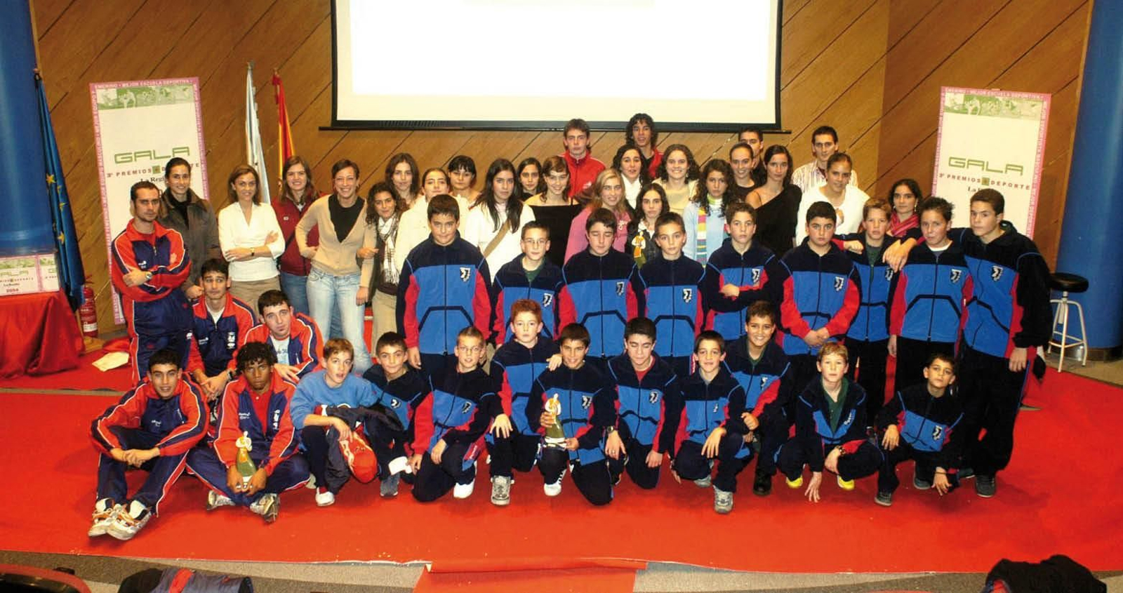 Foto de familia de los premiados en la tercera edición.