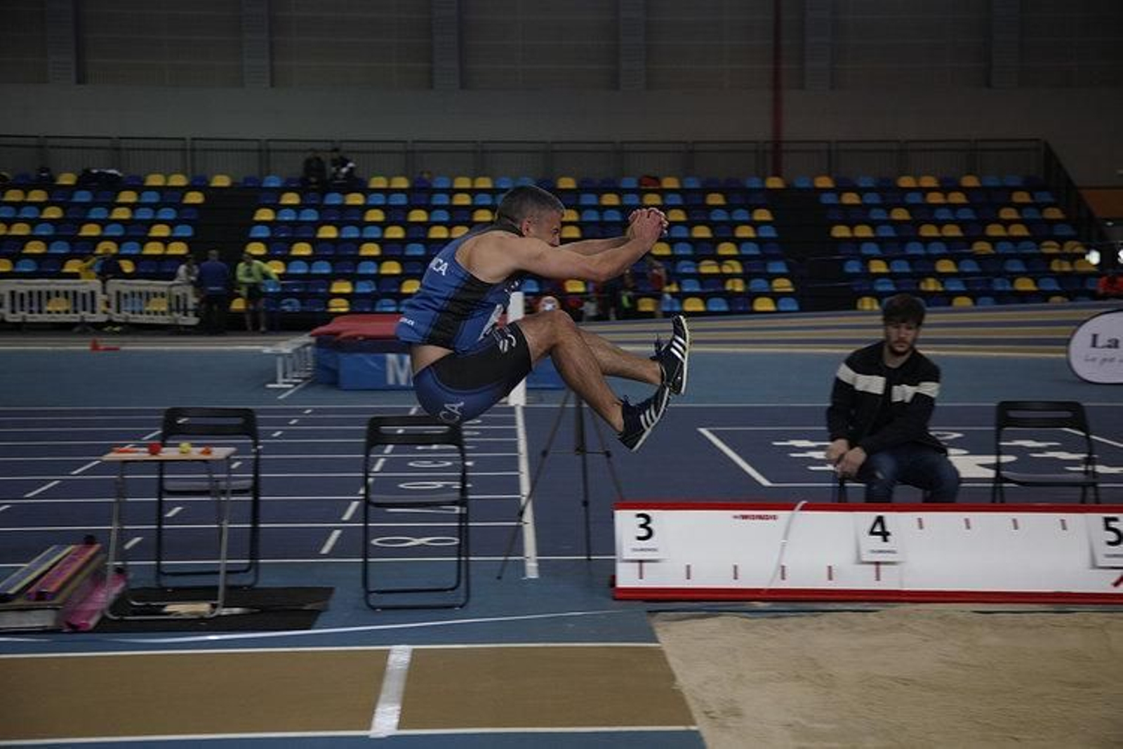 Los saltadores lo dieron todo en el foso (MIGUEL ÁNGEL).