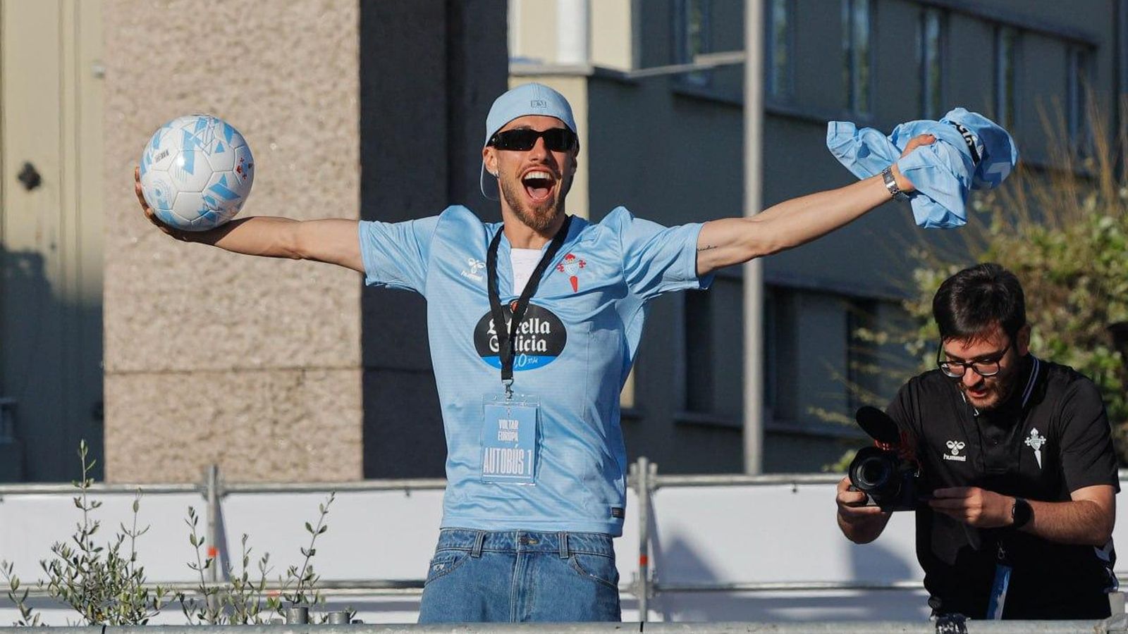 Galería | Fiesta celeste en Vigo por la vuelta del Celta a Europa