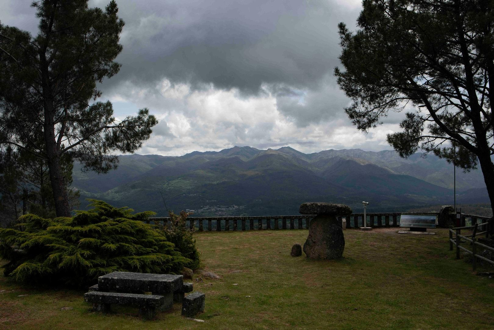 El mirador de o Pedreiriño también es un lugar donde poder descansar de la ruta