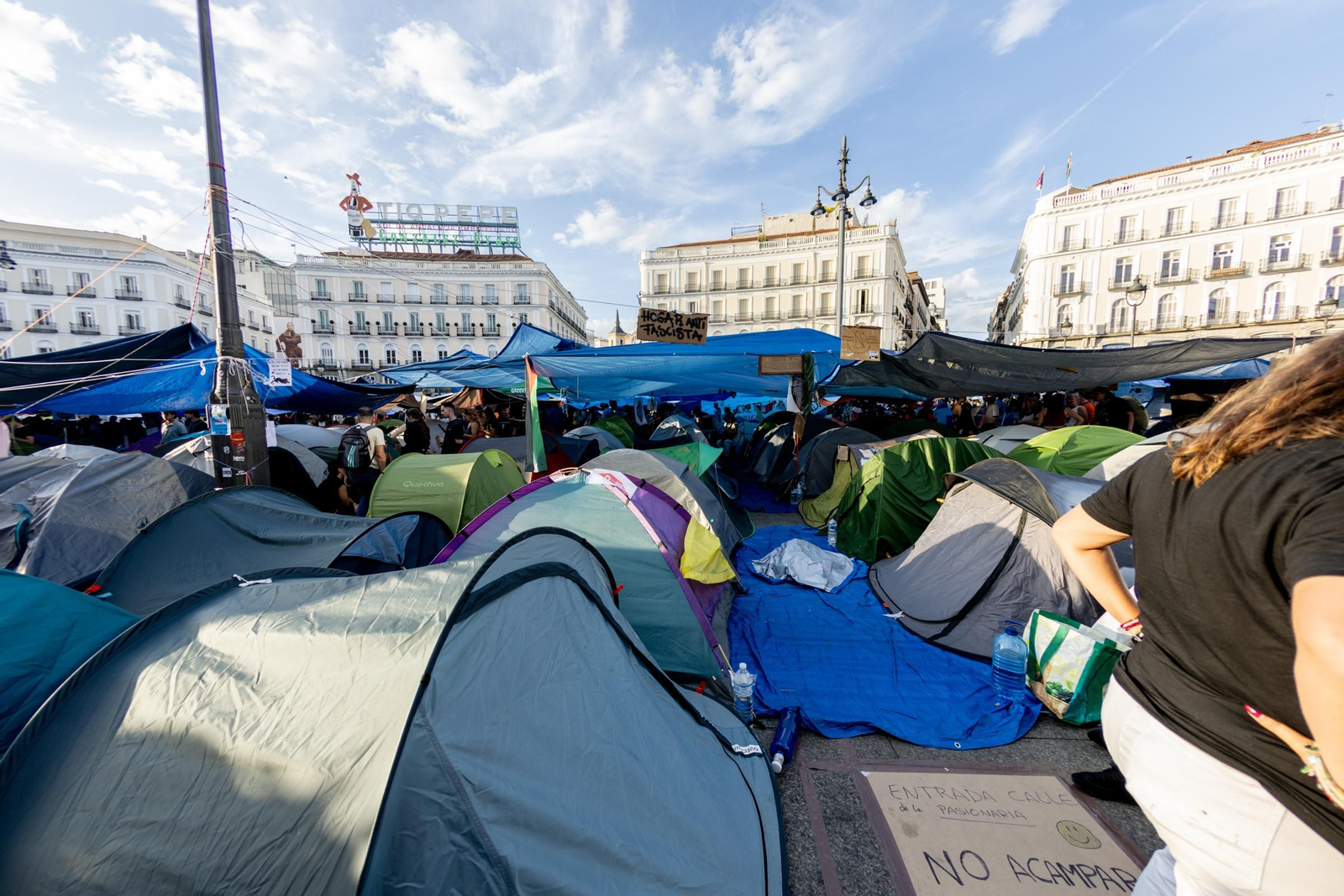 Galería | La acampada de Sol por una vivienda digna se sigue extendiendo y los congregados insisten en esta medida de presión