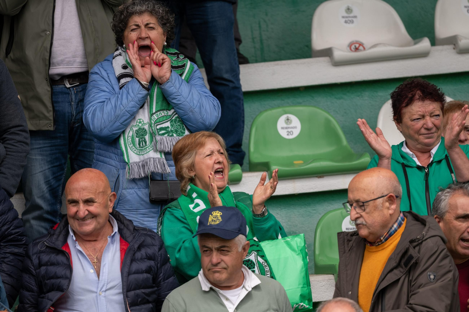 Galería | Jornada de fútbol amarga en Espiñedo