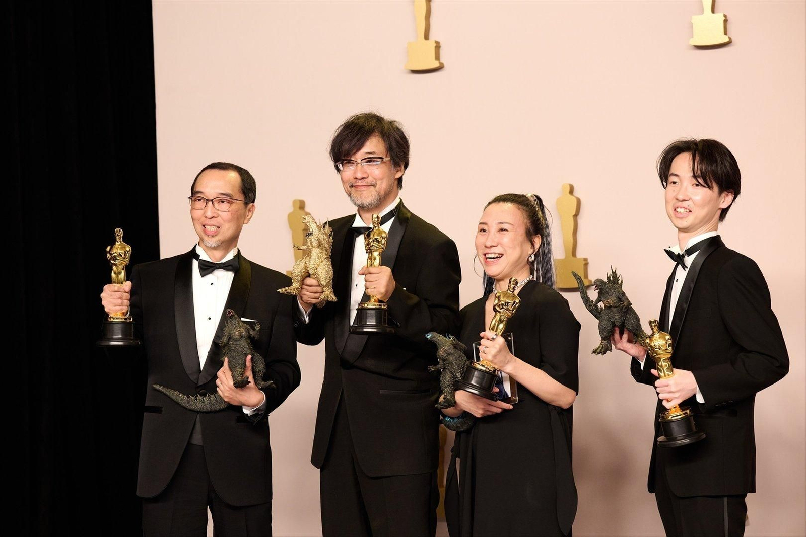 Masaki Takahashi, Takashi Yamazaki, Kiyoko Shibuya, and Tatsuji Nojima, ganadores del Oscar a Mejores Efectos Visuales por la película "Godzilla Minus One".