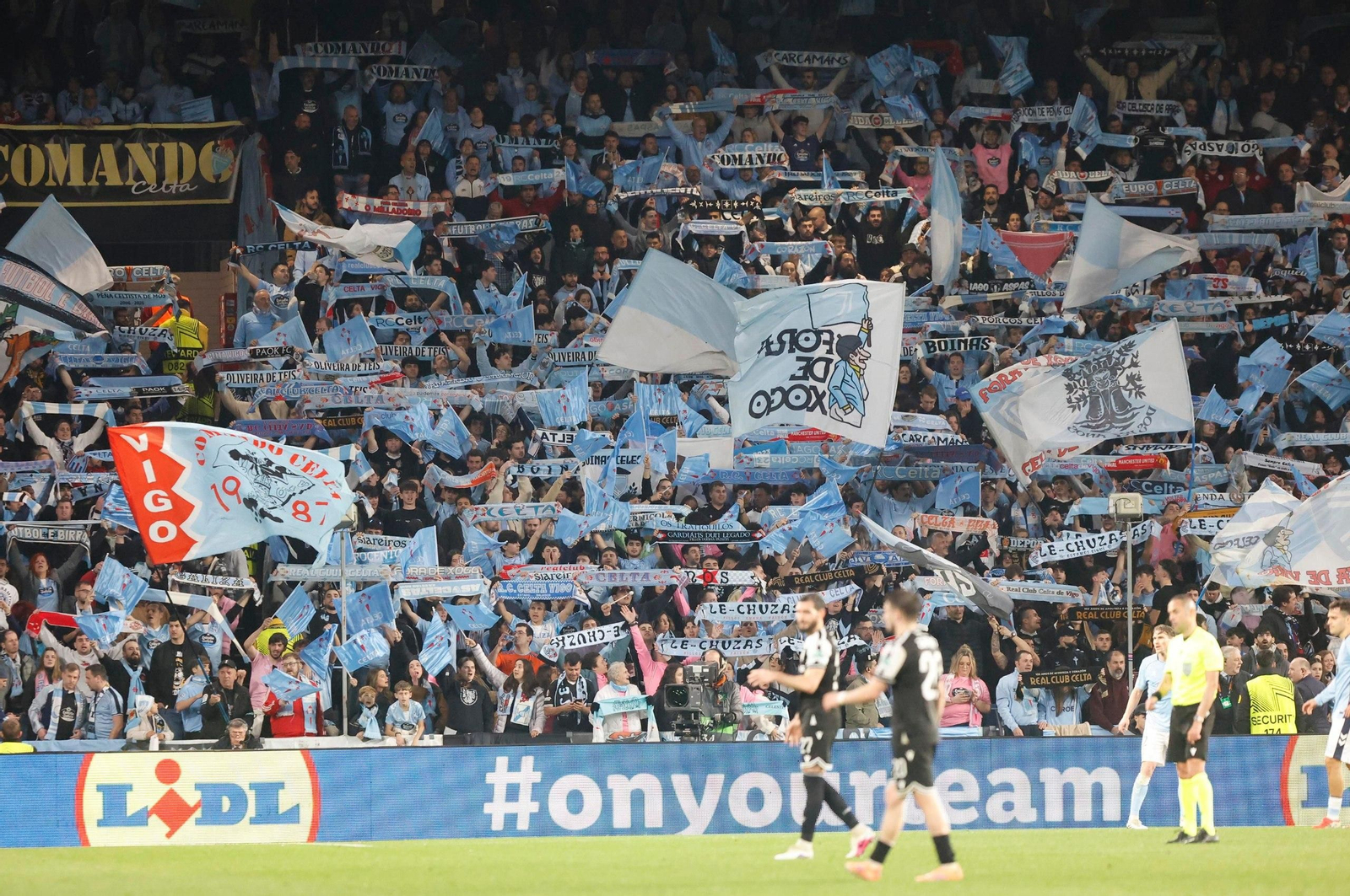 Galería | El Celta y el PAOK hacen vibrar Balaídos