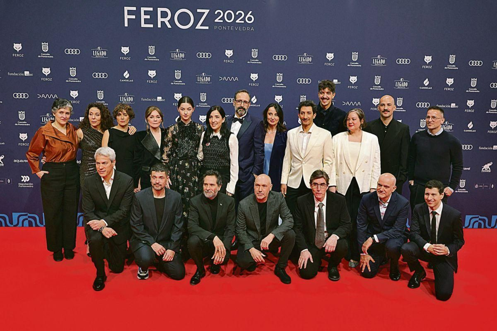 El equipo al completo de la película 'Los domingos', en la alfombra roja de los Premios Feroz.