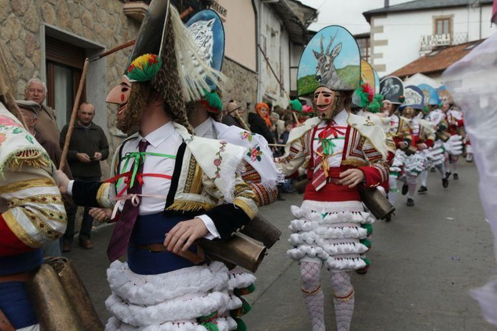 Laza recibe a los peliqueiros con bica y licor café