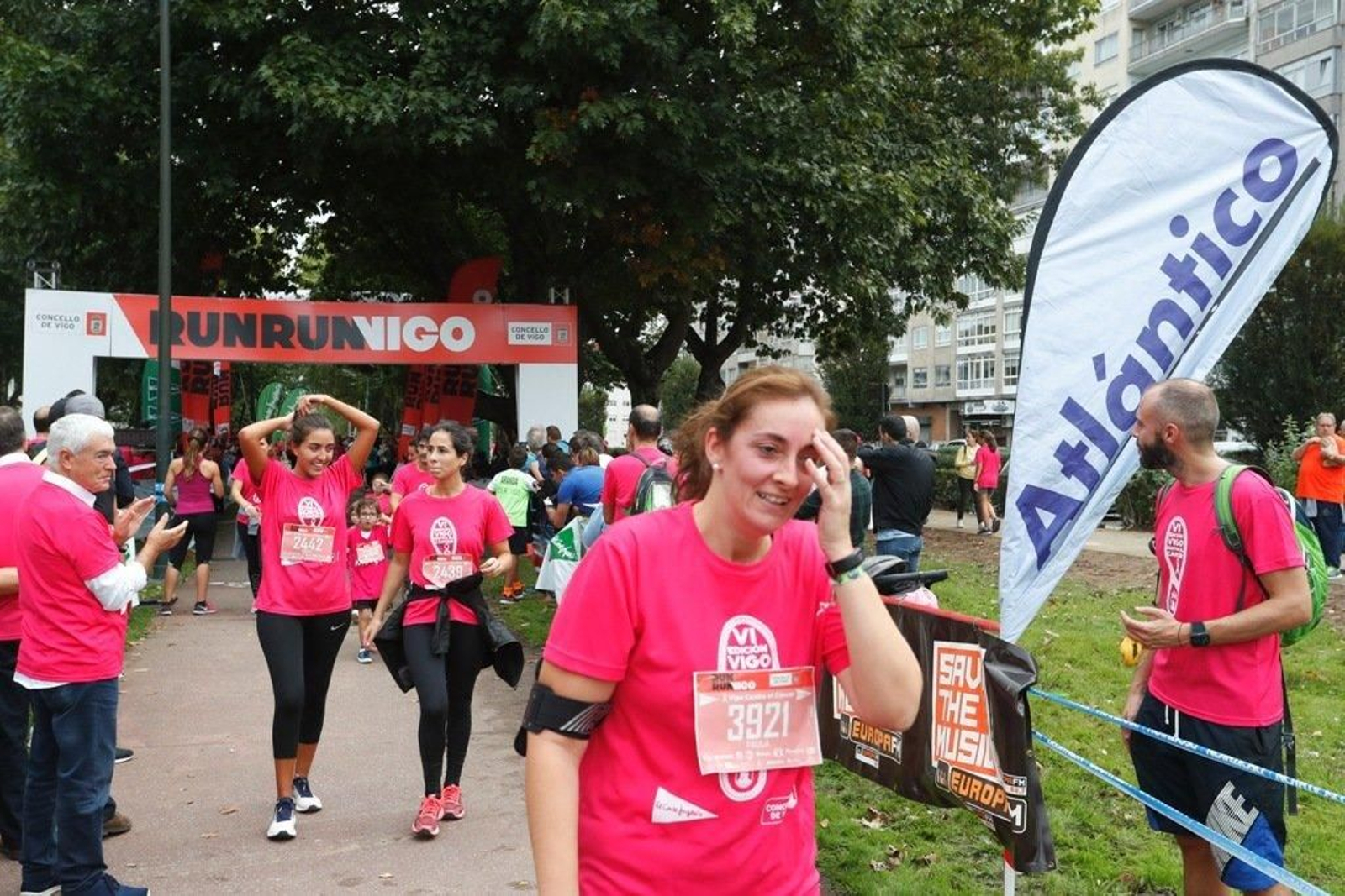 El color rosa abarrotó la Avenida de Castelao - JV Landín 079