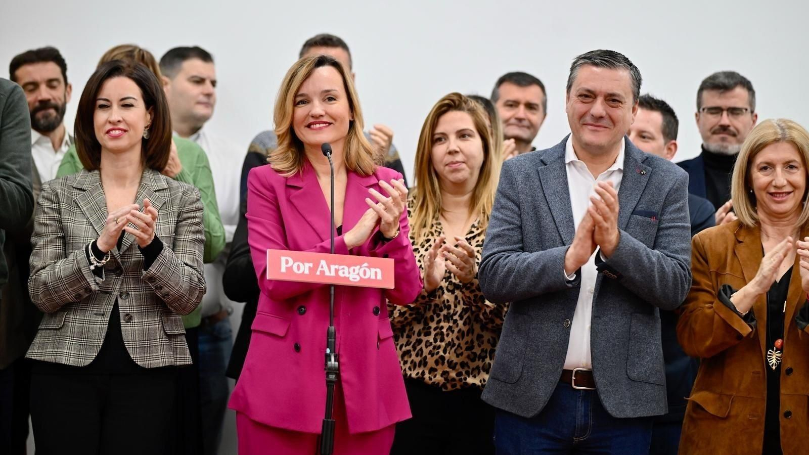 La secretaria general del PSOE Aragón, Pilar Alegría, junto a los secretarios generales de Zaragoza, Teresa Ladrero, y de Huesca, Fernando Sabés, en el encuentro mantenido con alcaldes socialistas.