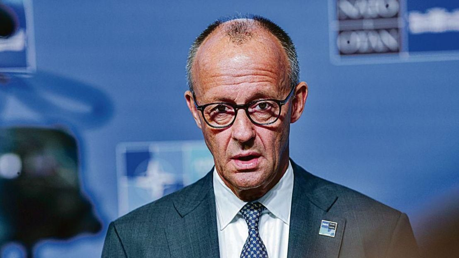 Friedrich Merz habla con los periodistas tras las elecciones alemanas.