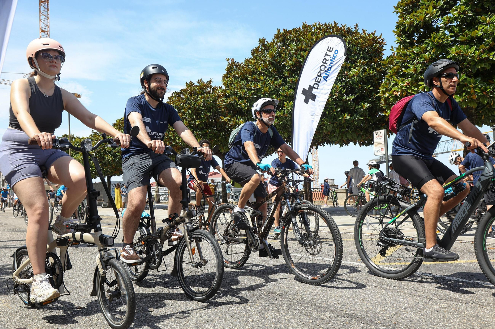 Galería | El ciclismo toma Vigo con la primera edición del Día de la Bici de Atlántico