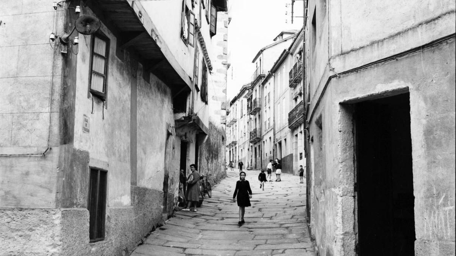 Fotógrafo Pacheco Augusto. Circa 1961. Calle San Francisco. Papel fotográfico. Archivo Museo Etnolóxico de Ribadavia.