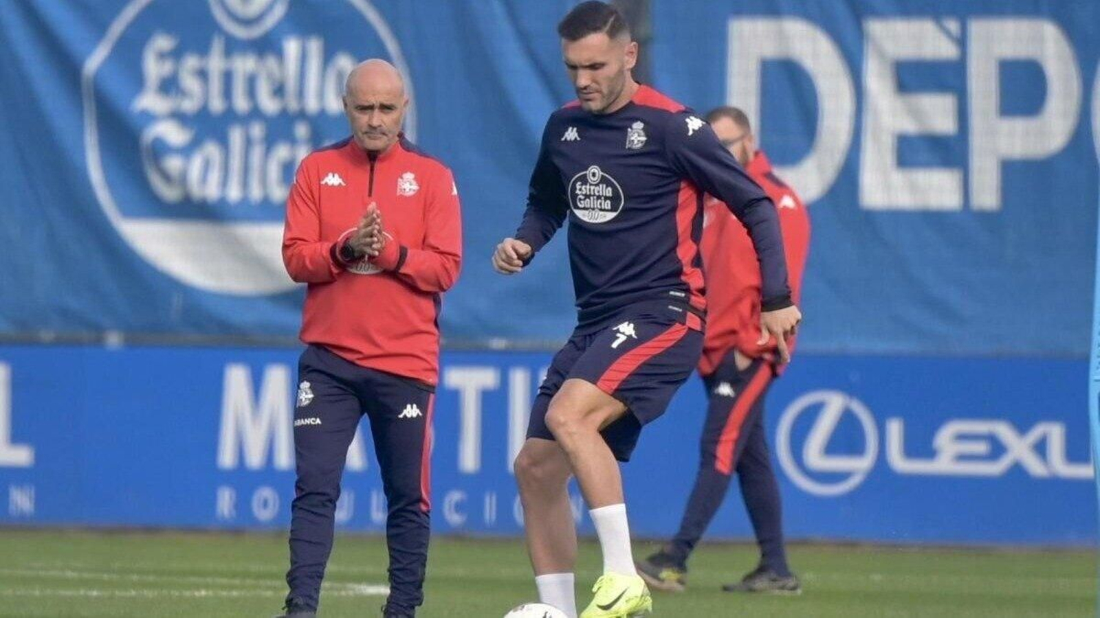 Gilsanz y Lucas Pérez, durante un entrenamiento.