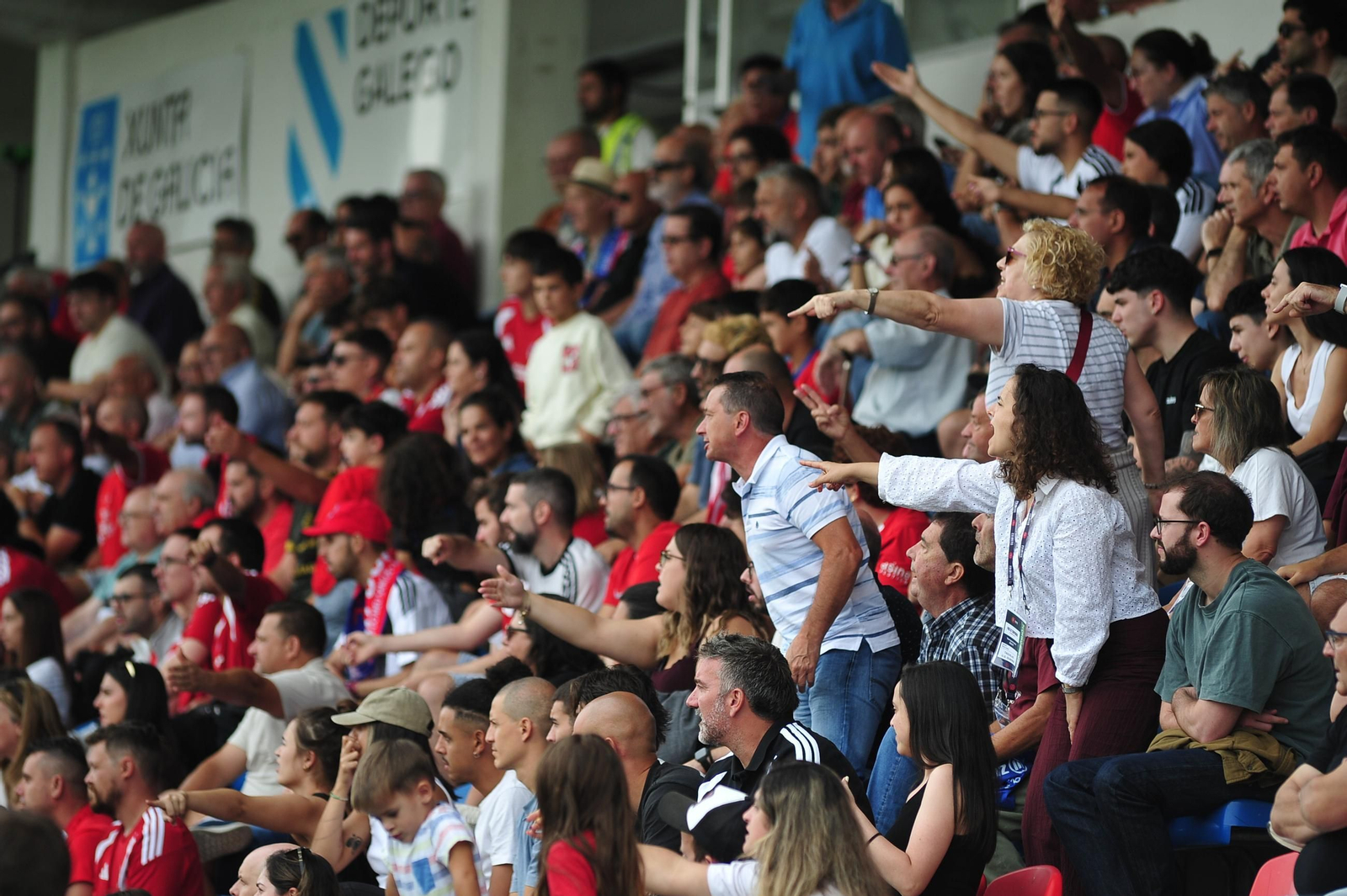 Galería | O Couto disfruta del buen tiempo y el empate de la UD Ourense ante el Cacereño