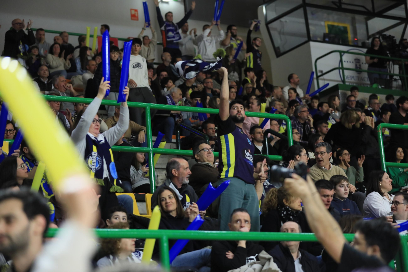 Galería | El Pazo, a reventar para el derbi COB-Obradoiro