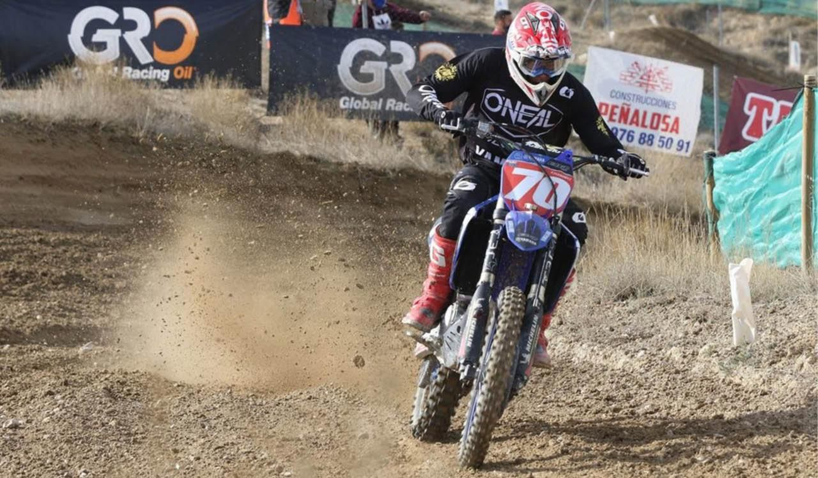El piloto vigués marcha tercero en la general del Mundial de MX2.