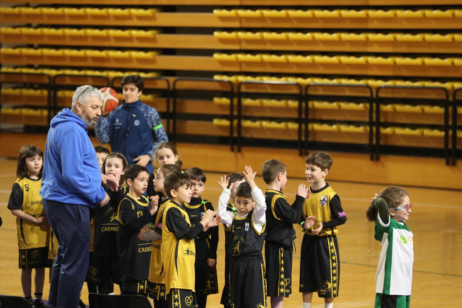 Galería | El futuro del básket se puso las zapatillas