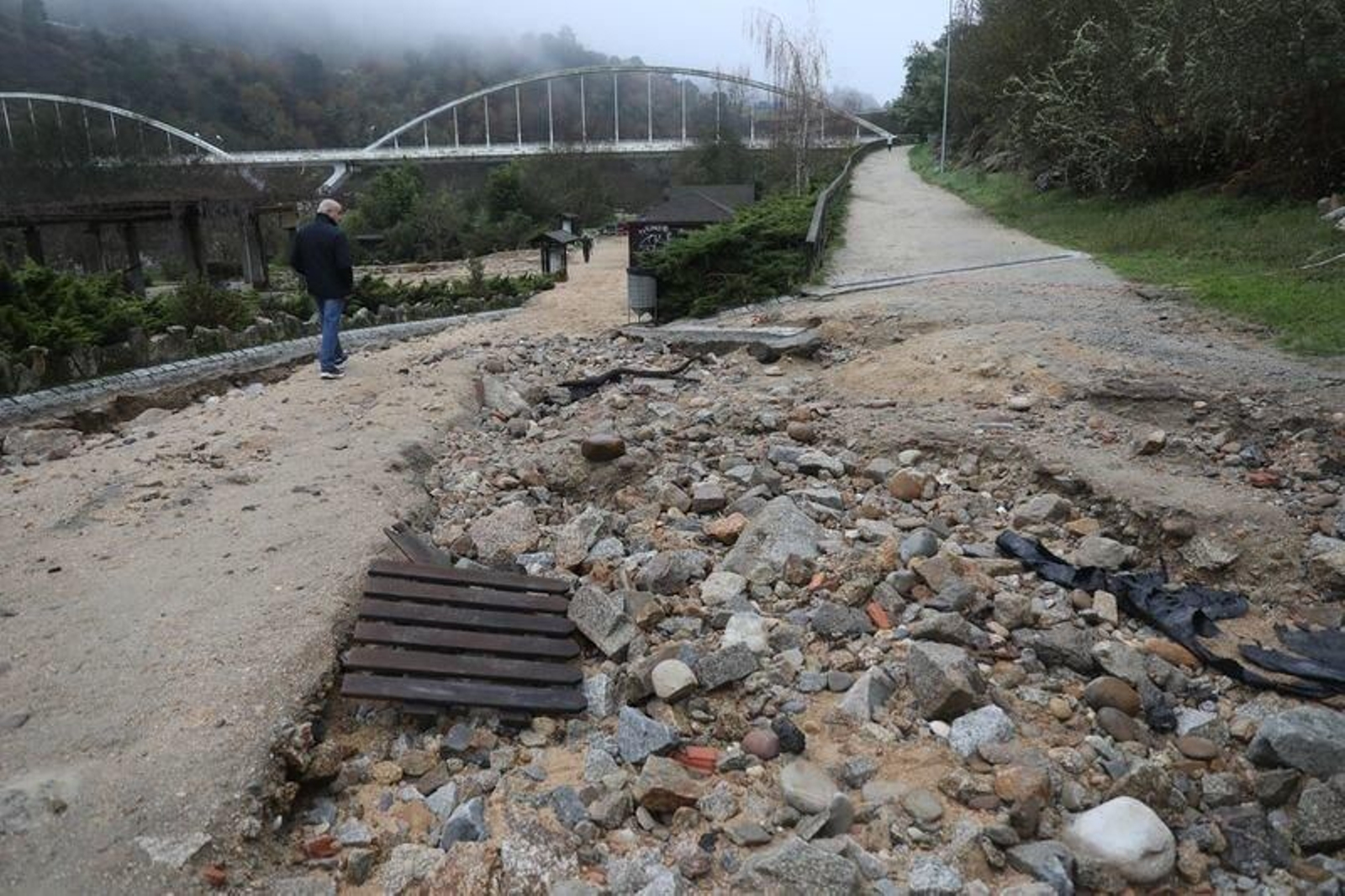 OURENSE 26/12/2019.- Daños por el temporal en las distintas instalaciones junto al Miño. Outariz. José Paz