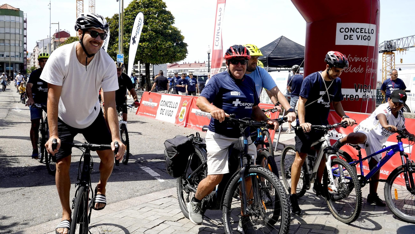 Galería | El ciclismo toma Vigo con la primera edición del Día de la Bici de Atlántico