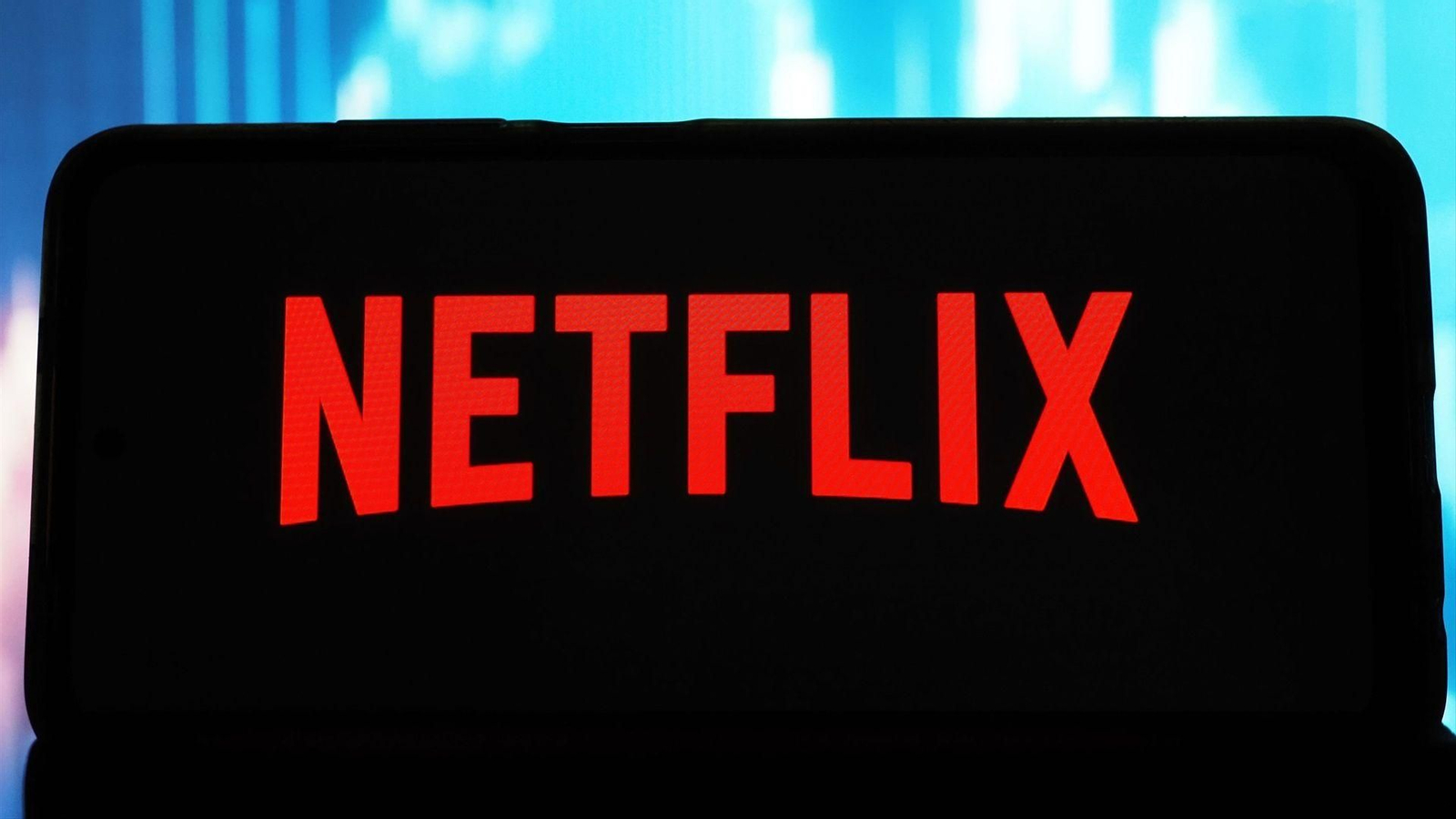 El logo de Netflix en un móvil.