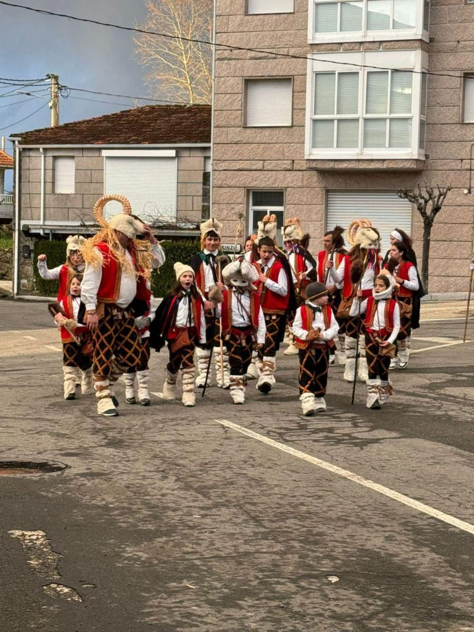 Cabreiros en el desfile del Entroido de Muíños el año pasado.