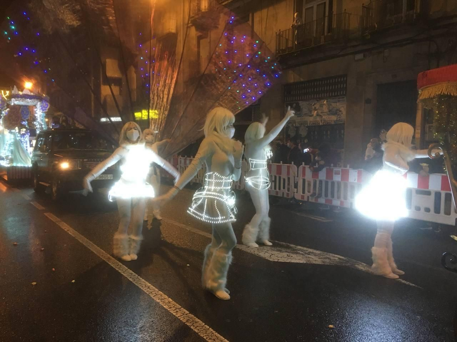 OURENSE. Fantasía y luz en el desfile de los Reyes Magos por la ciudad. // Miguel Ángel
