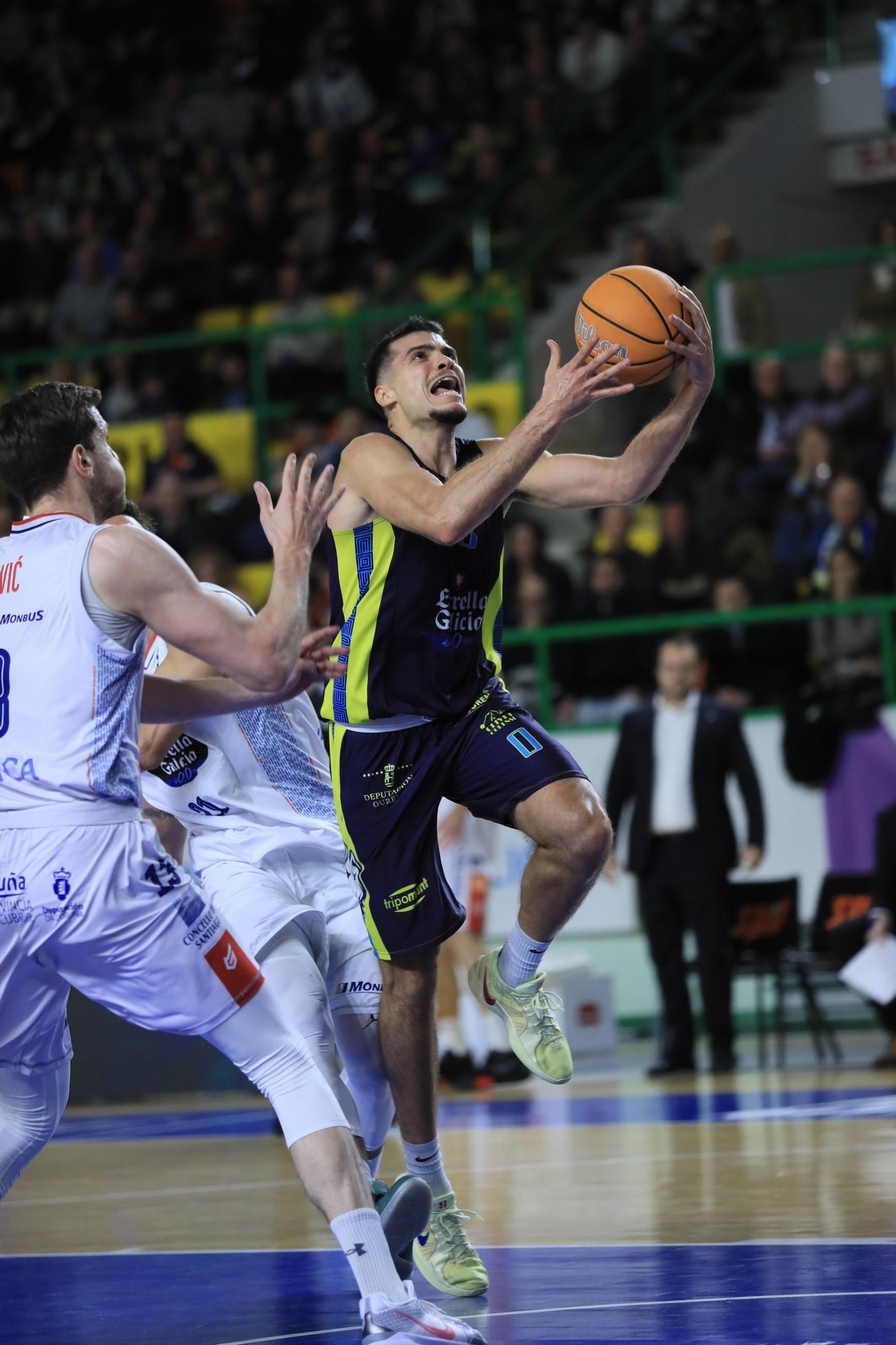 Galería | El Pazo, a reventar para el derbi COB-Obradoiro