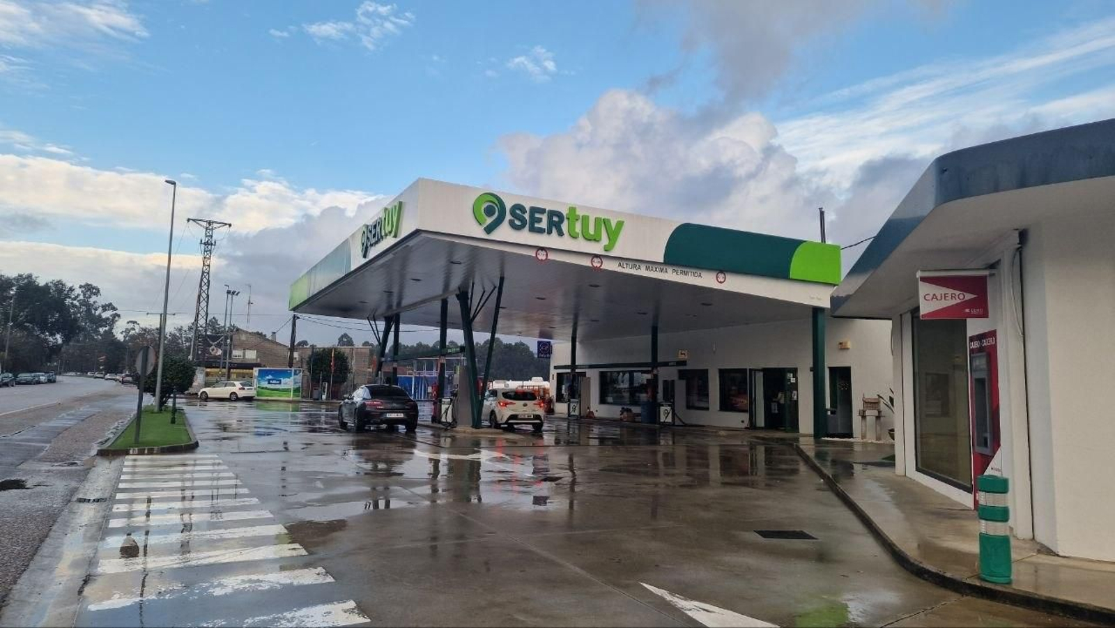 La gasolinera de Tui donde se produjo el atraco.